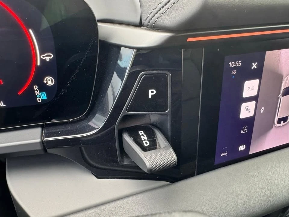 2025 Porsche Macan Turbo - Image 12 of 20