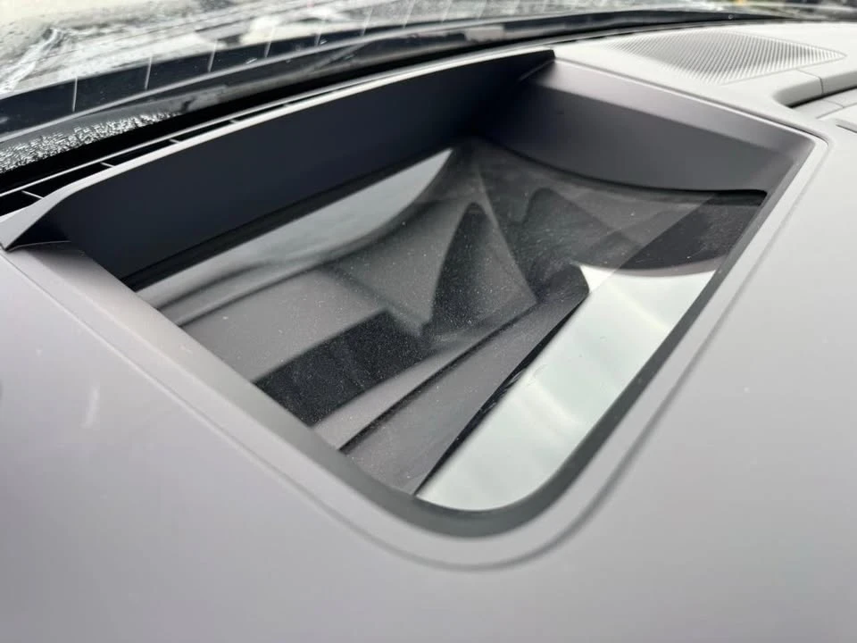 2025 Porsche Macan Turbo - Image 13 of 20