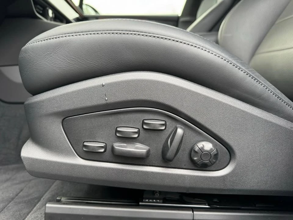 2025 Porsche Macan Turbo - Image 10 of 20