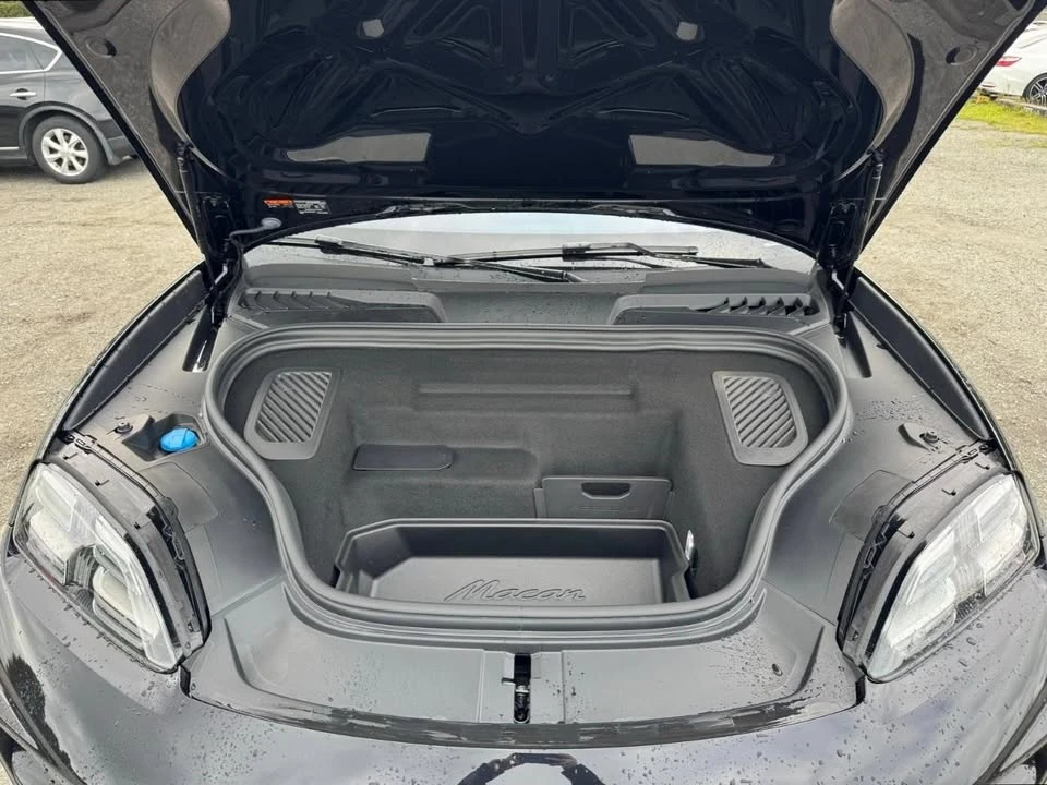 2025 Porsche Macan Turbo - Image 19 of 20