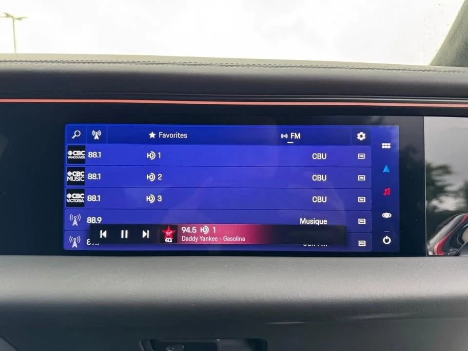 2025 Porsche Macan Turbo - Image 14 of 20