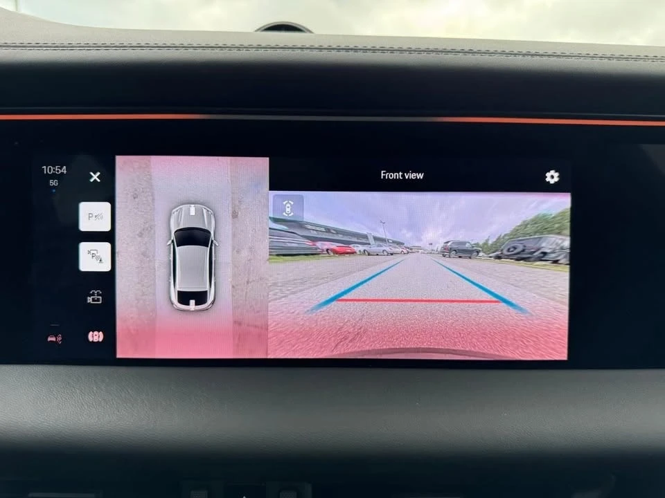 2025 Porsche Macan Turbo - Image 11 of 20