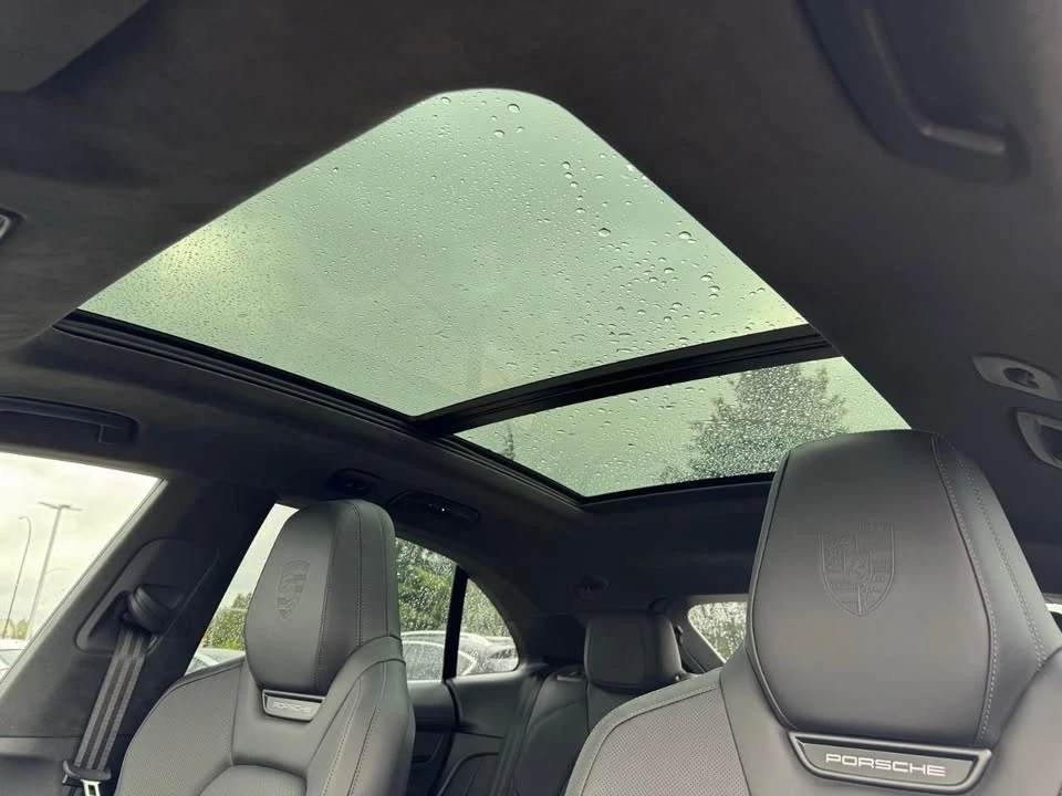 2025 Porsche Macan Turbo - Image 15 of 20