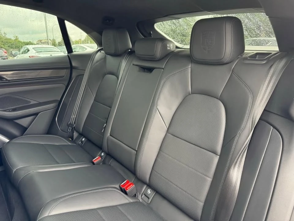 2025 Porsche Macan Turbo - Image 16 of 20