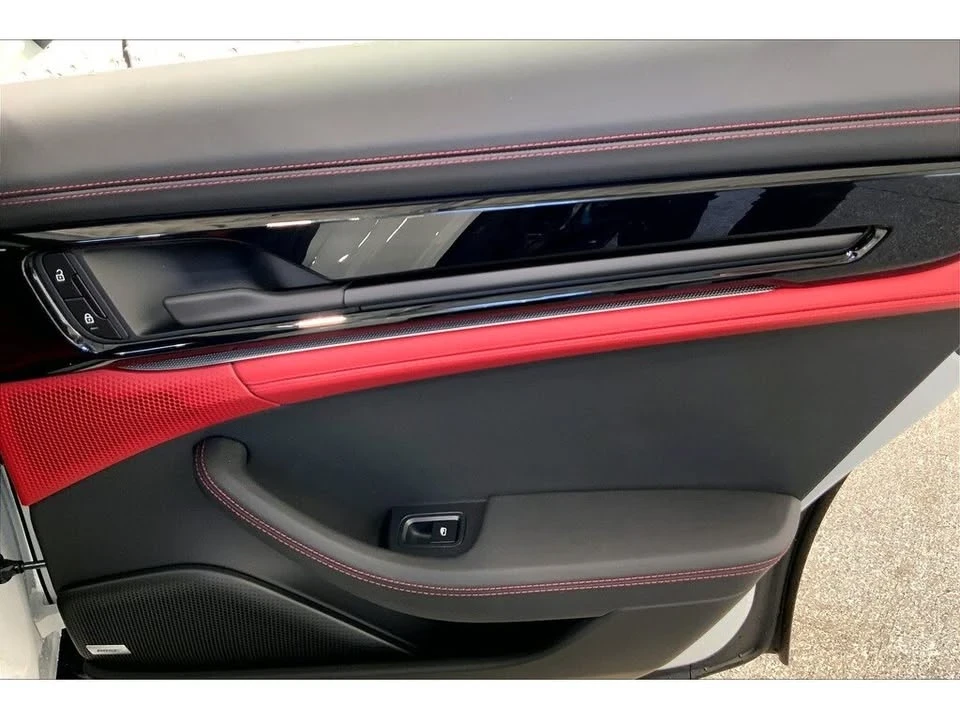 2025 Porsche 976 Panamera - Image 18 of 20