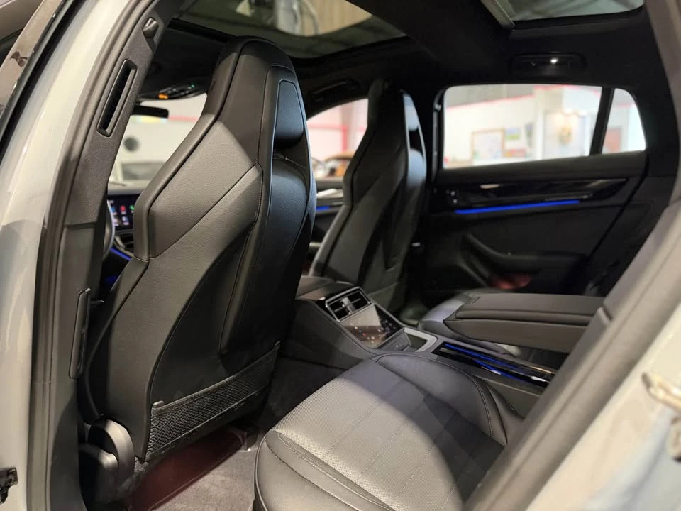 2025 Porsche 976 Panamera - Image 13 of 16