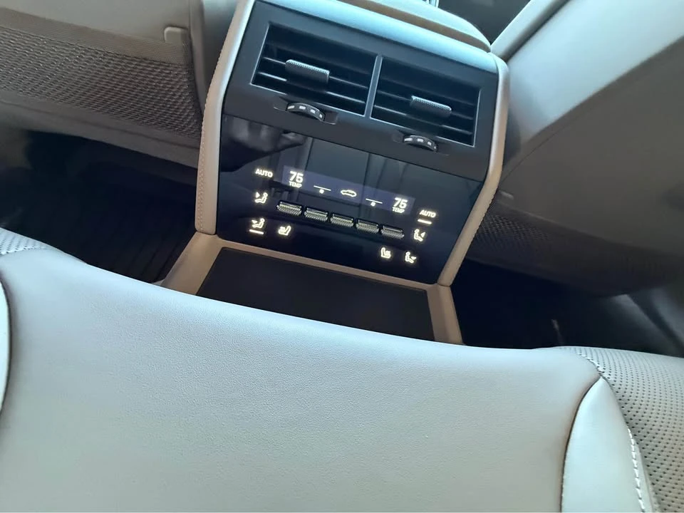 2025 Porsche 976 Panamera - Image 8 of 19