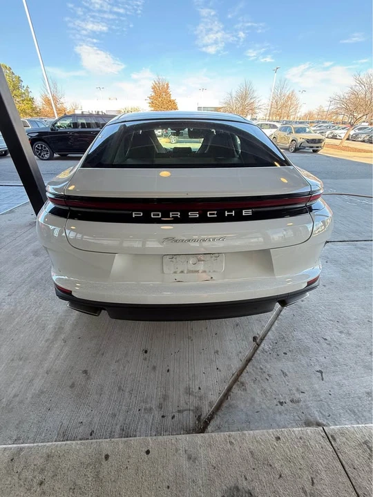 2025 Porsche 976 Panamera - Image 4 of 19