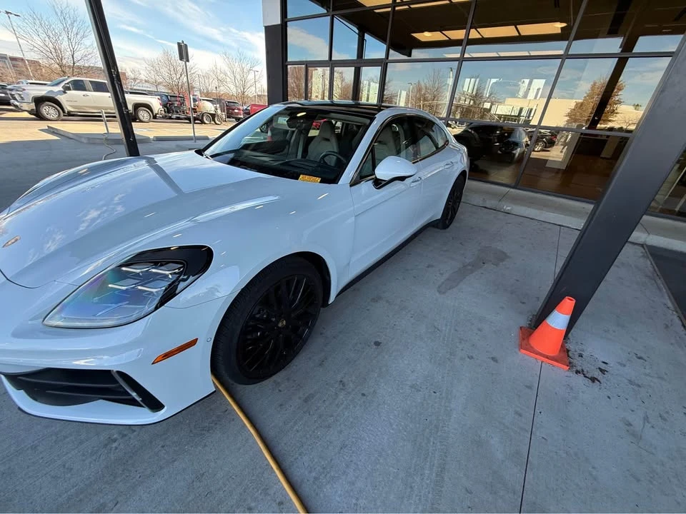 2025 Porsche 976 Panamera - Image 2 of 19