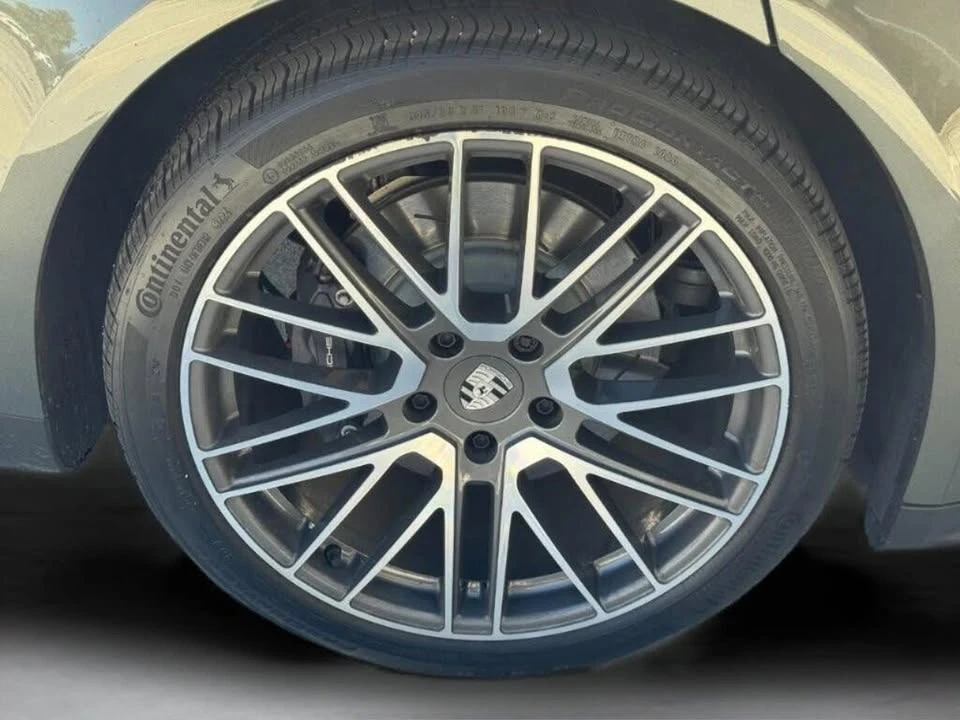 2025 Porsche 976 Panamera - Image 9 of 13