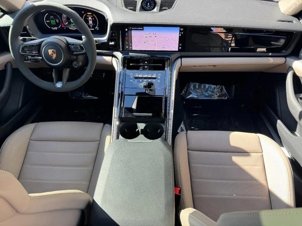 2025 Porsche 976 Panamera - Image 10 of 13