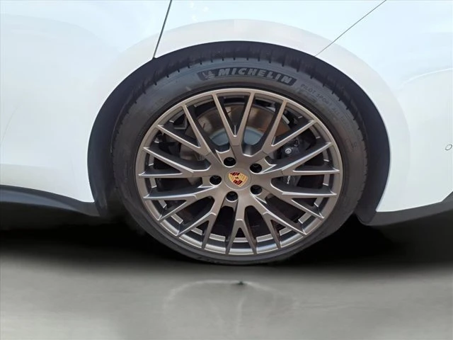 2025 Porsche 976 Panamera - Image 7 of 19