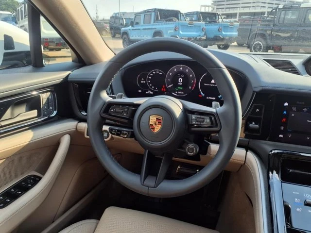 2025 Porsche 976 Panamera - Image 13 of 20