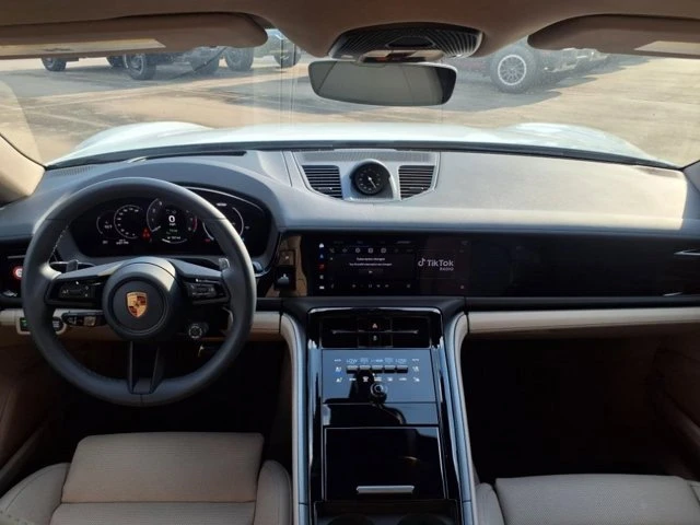 2025 Porsche 976 Panamera - Image 3 of 20