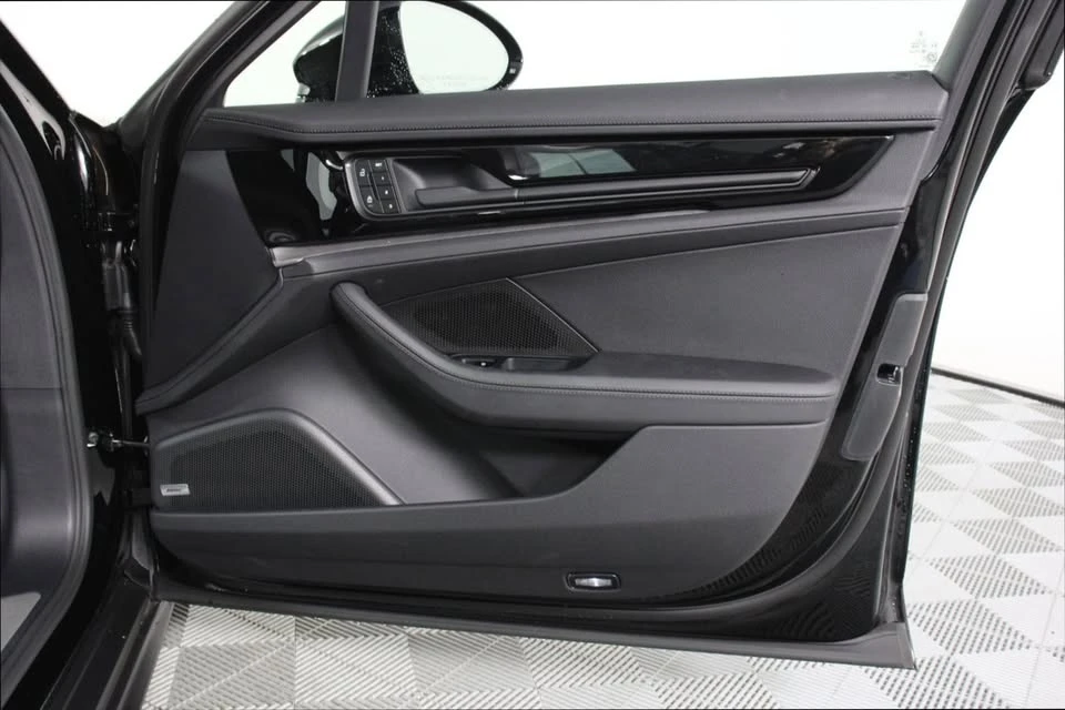 2025 Porsche 976 Panamera - Image 12 of 19