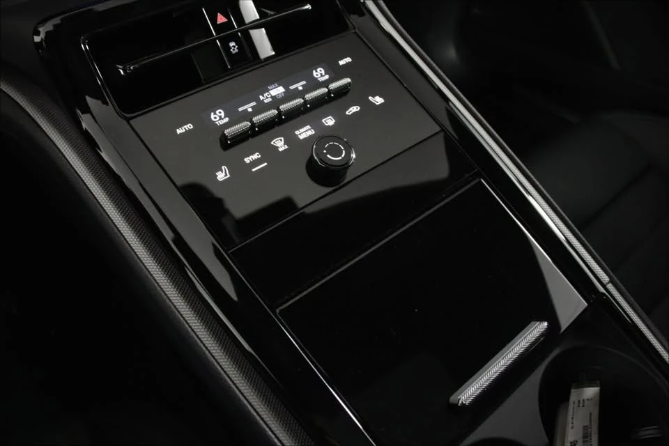 2025 Porsche 976 Panamera - Image 10 of 19