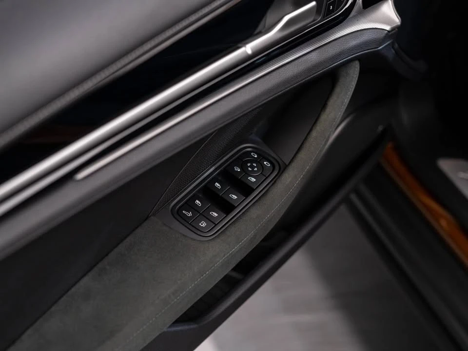 2025 Porsche 976 Panamera - Image 16 of 18