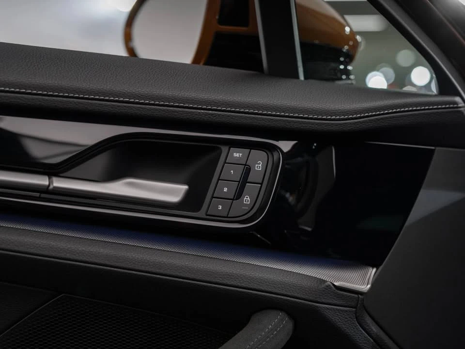 2025 Porsche 976 Panamera - Image 17 of 18