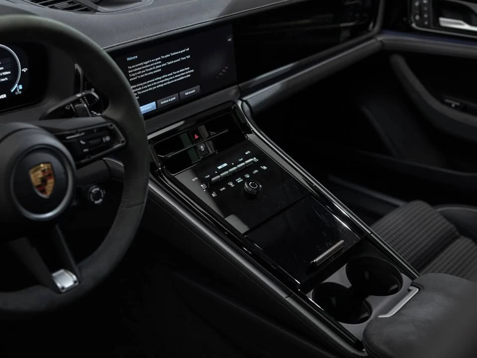 2025 Porsche 976 Panamera - Image 14 of 18