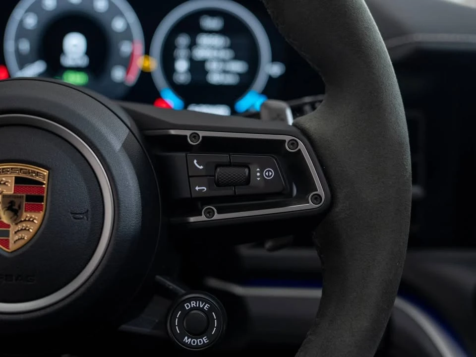 2025 Porsche 976 Panamera - Image 13 of 18