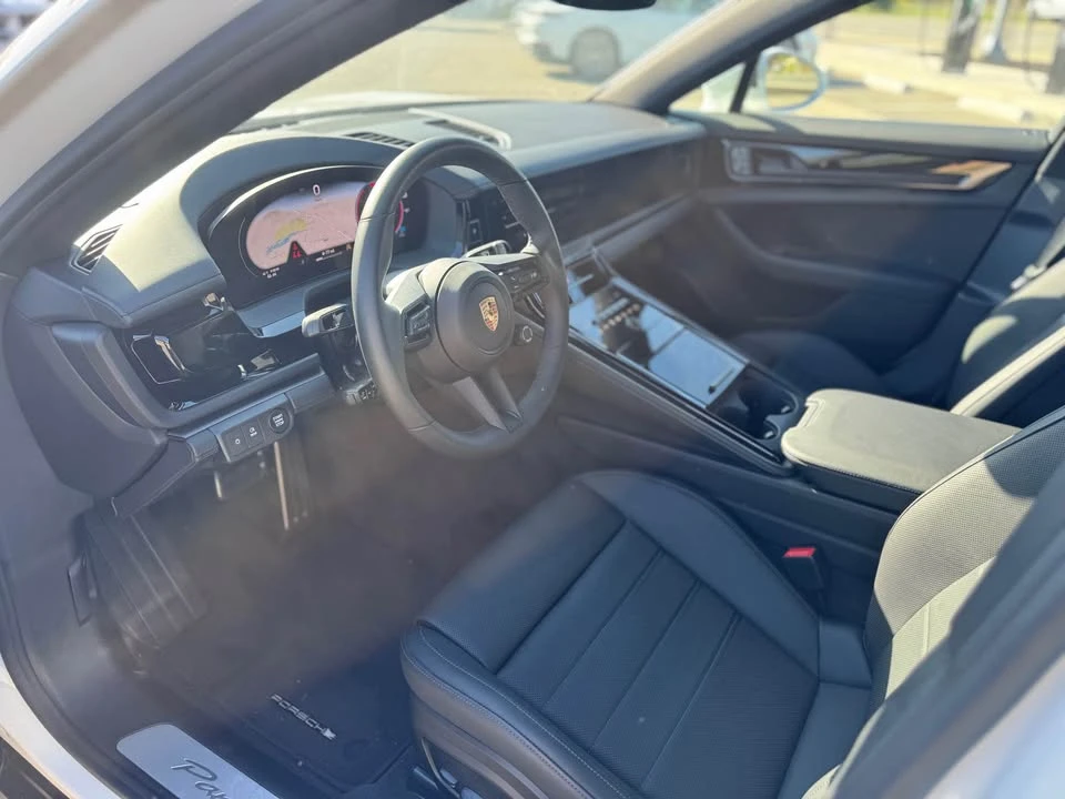 2025 Porsche 976 Panamera - Image 9 of 16