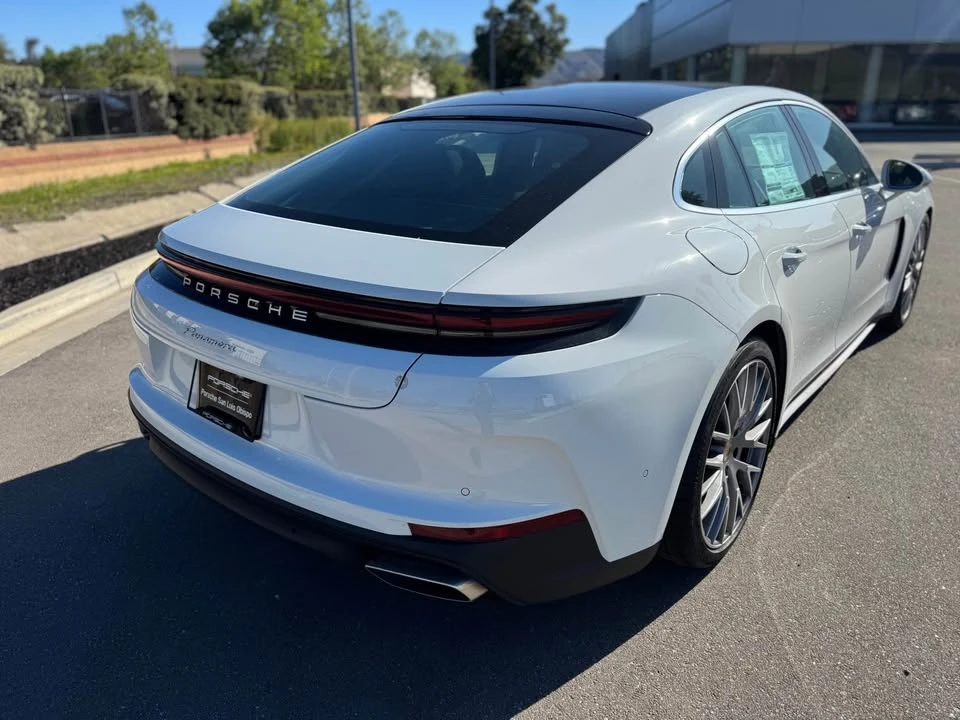 2025 Porsche 976 Panamera - Image 3 of 16