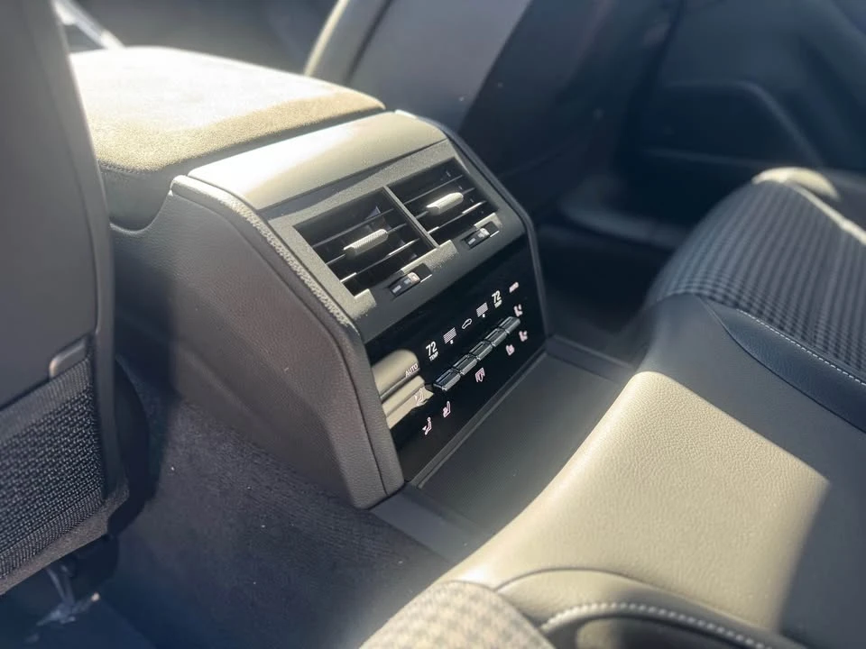 2025 Porsche 976 Panamera - Image 9 of 17