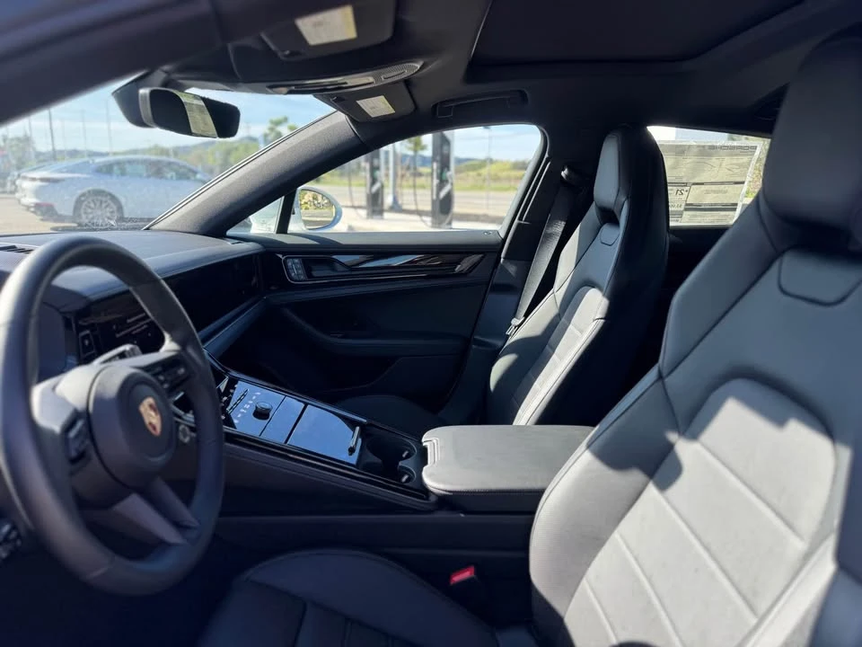 2025 Porsche 976 Panamera - Image 10 of 16