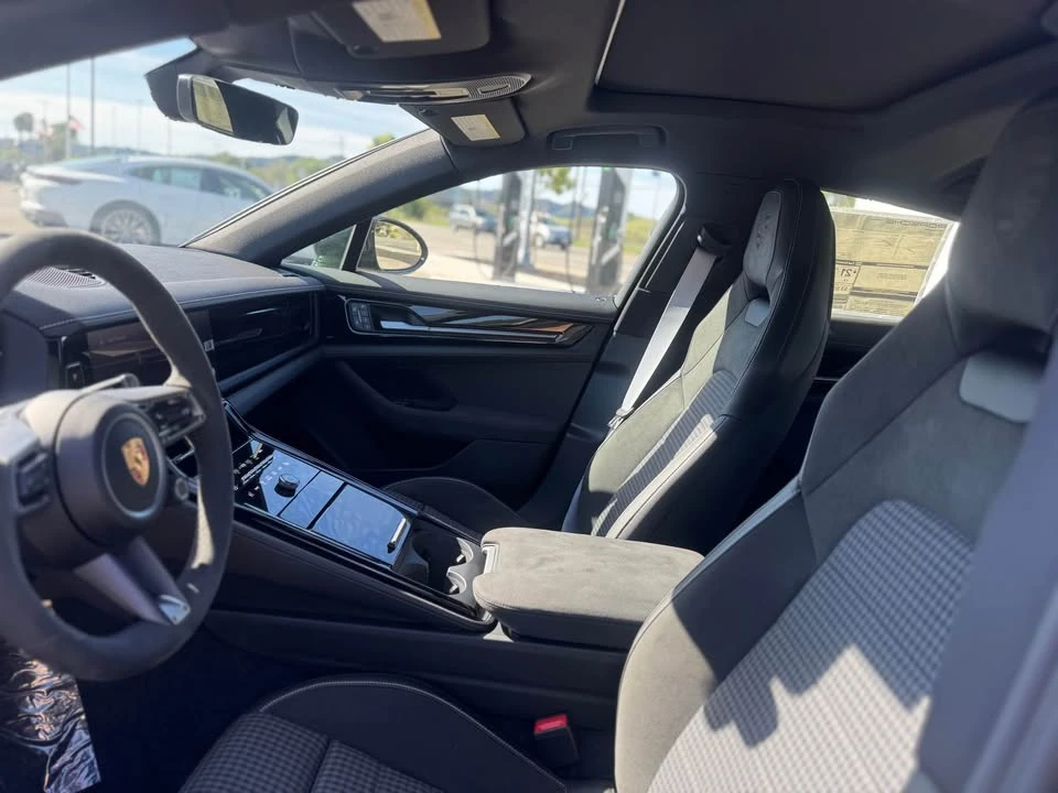 2025 Porsche 976 Panamera - Image 11 of 17