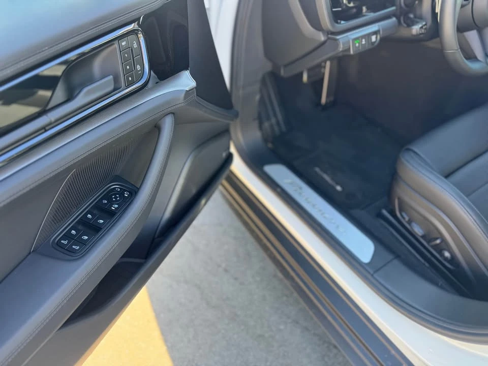 2025 Porsche 976 Panamera - Image 11 of 16