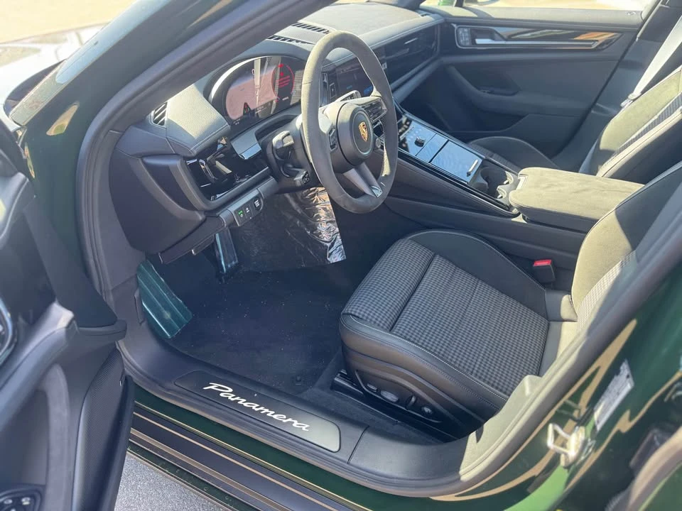 2025 Porsche 976 Panamera - Image 15 of 17