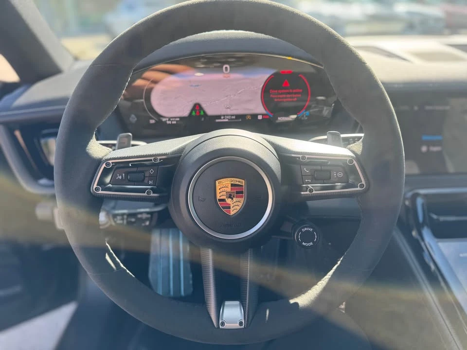 2025 Porsche 976 Panamera - Image 13 of 17