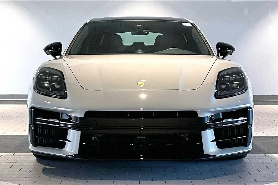 2025 Porsche 976 Panamera - Image 10 of 20