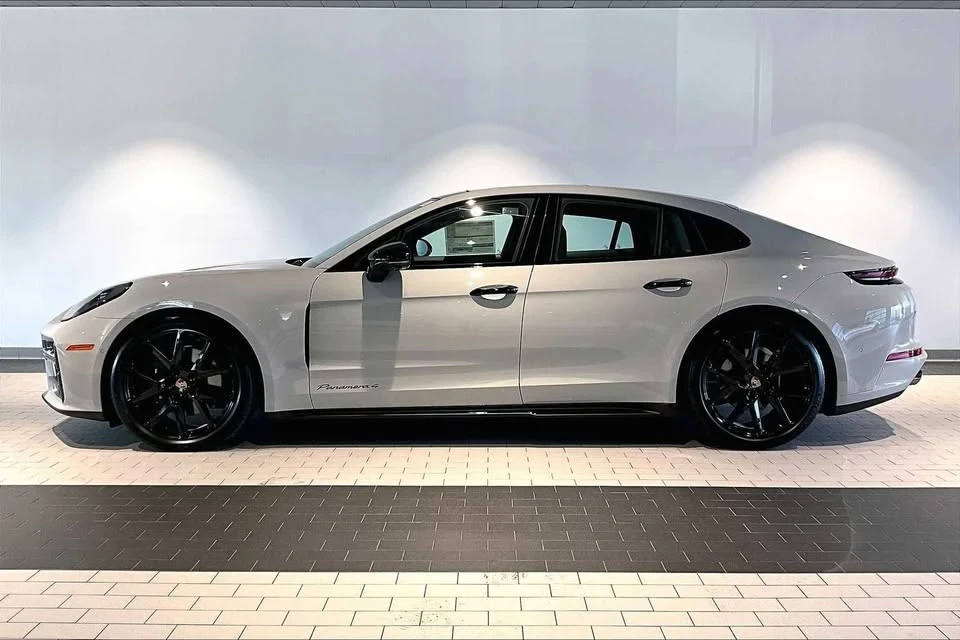 2025 Porsche 976 Panamera - Image 2 of 20