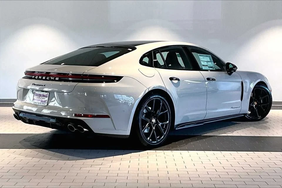 2025 Porsche 976 Panamera - Image 7 of 20