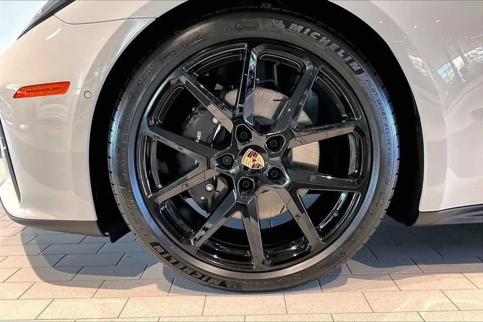 2025 Porsche 976 Panamera - Image 11 of 20