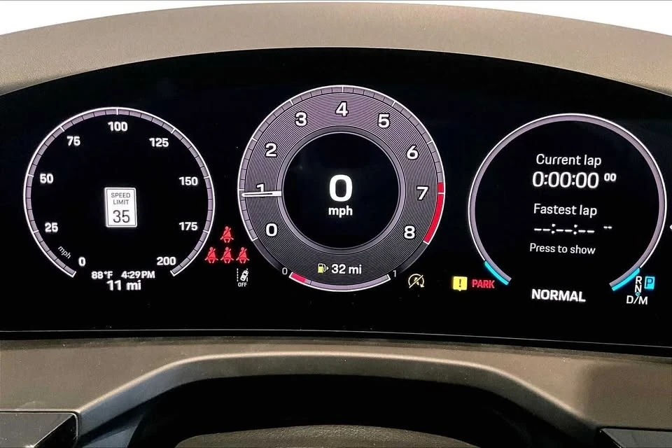 2025 Porsche 976 Panamera - Image 17 of 20