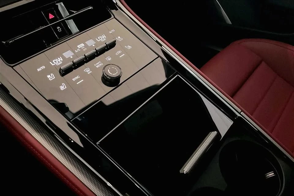 2025 Porsche 976 Panamera - Image 18 of 20