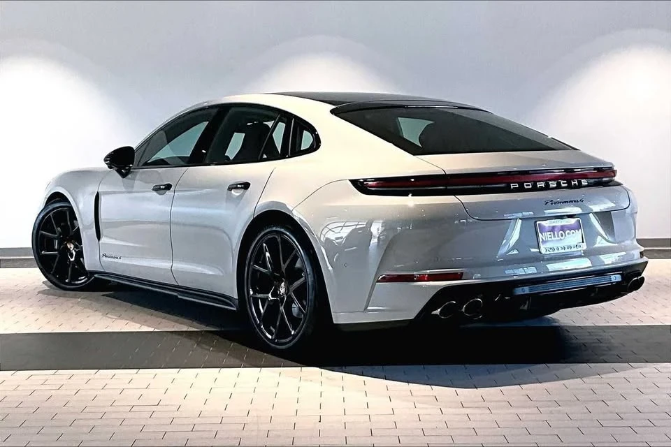 2025 Porsche 976 Panamera - Image 3 of 20