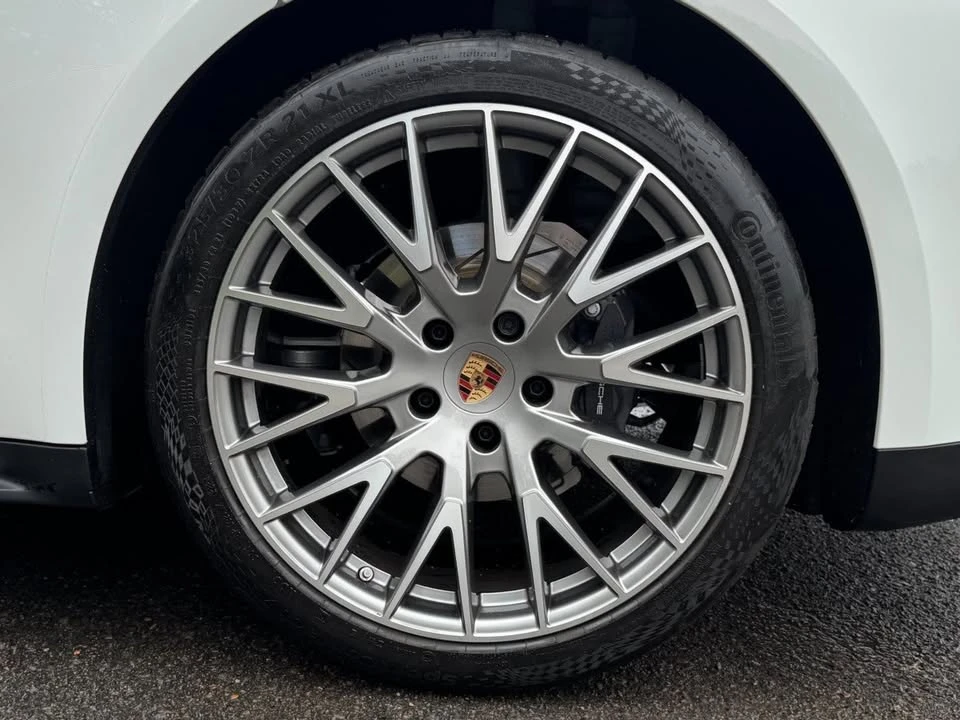 2025 Porsche 976 Panamera - Image 11 of 20