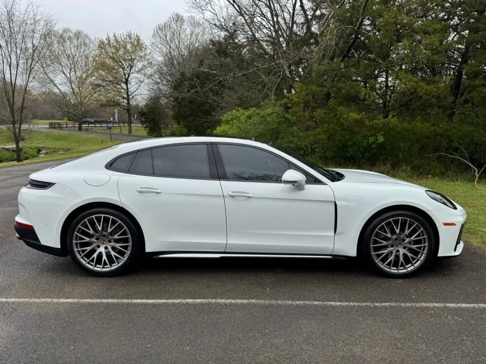 2025 Porsche 976 Panamera - Image 8 of 20