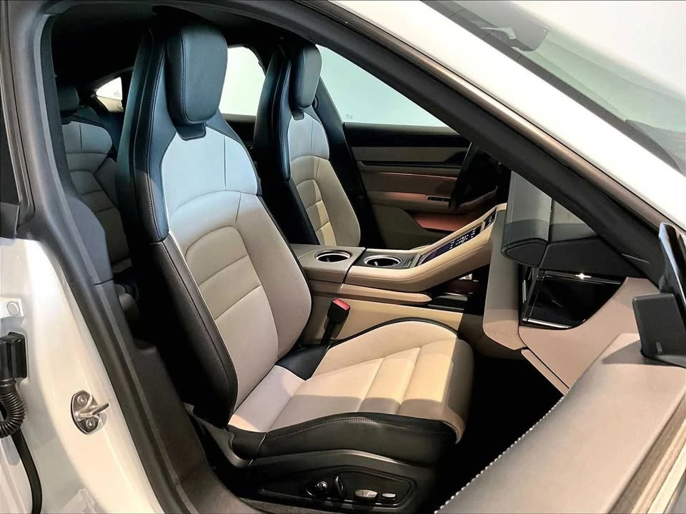2025 Porsche Taycan - Image 19 of 20