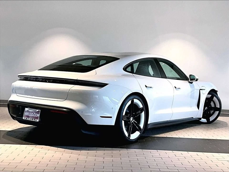 2025 Porsche Taycan - Image 7 of 20