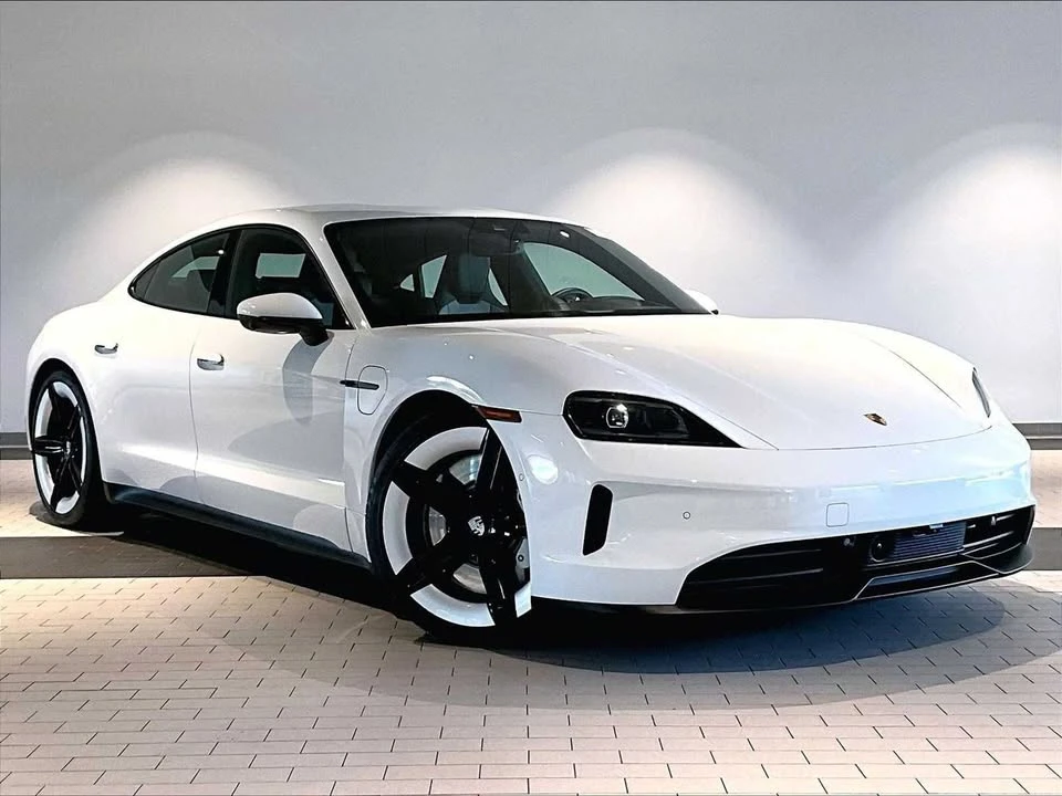 2025 Porsche Taycan - Image 9 of 20