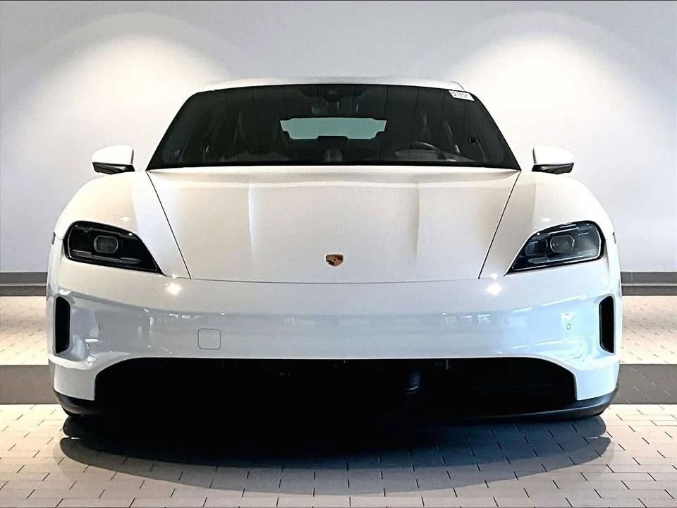 2025 Porsche Taycan - Image 10 of 20