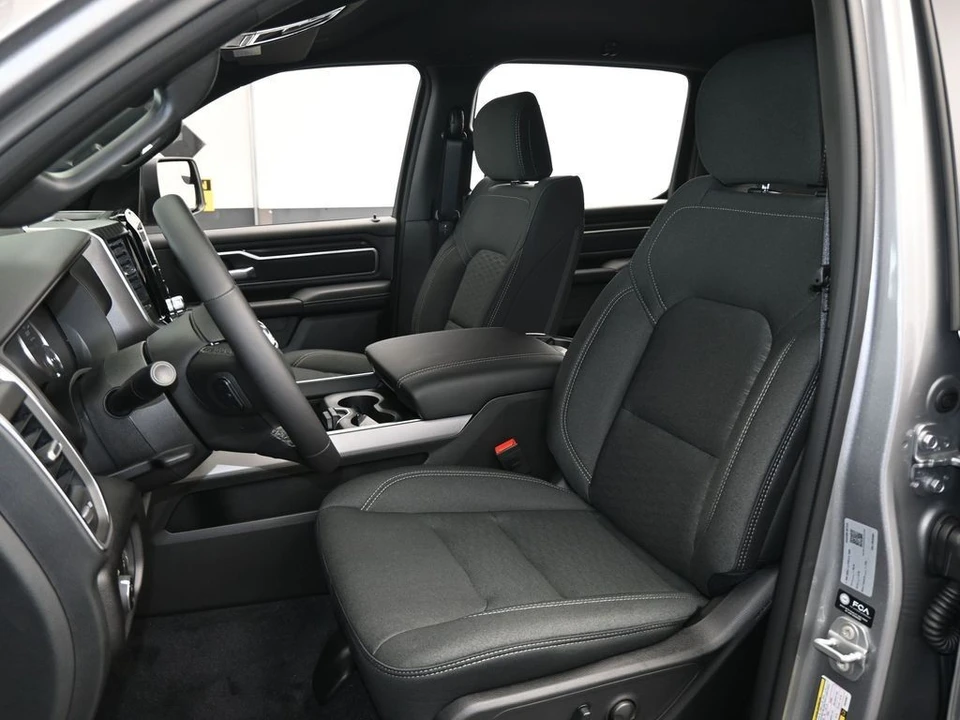 2025 Ram - Image 25 of 31