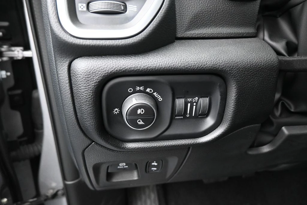 2025 Ram 1500 2nd Gen - Image 12 of 31