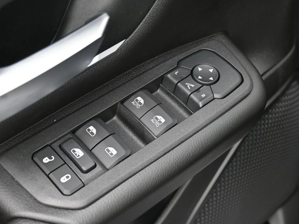 2025 Ram - Image 16 of 31
