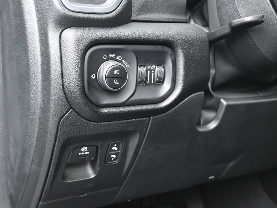2025 Ram - Image 14 of 31