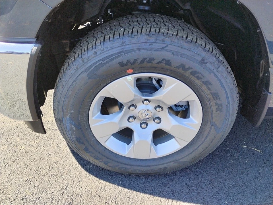 2025 Ram 1500 2nd Gen - Image 9 of 12